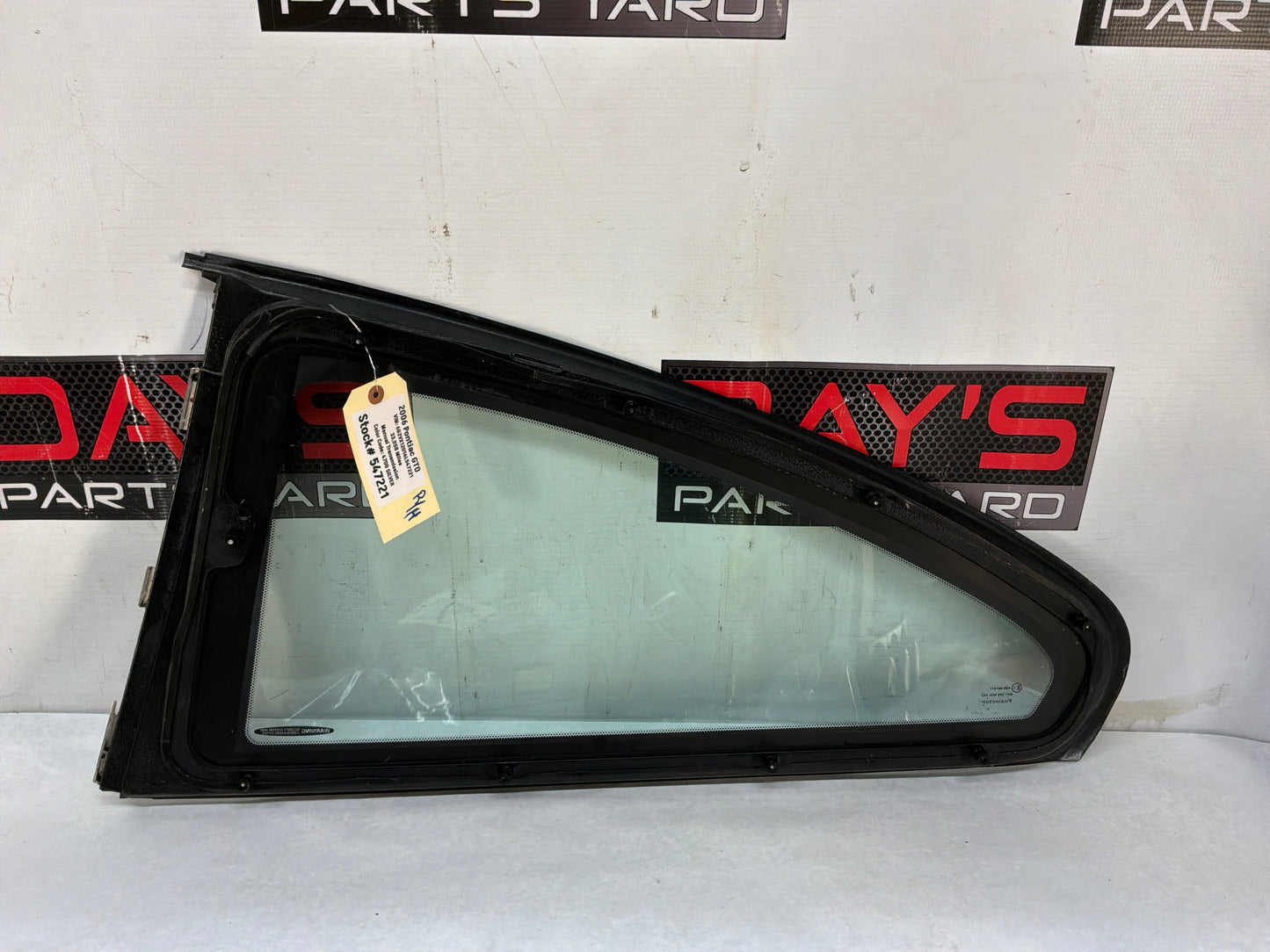 Quarter glass - Day's Parts Yard