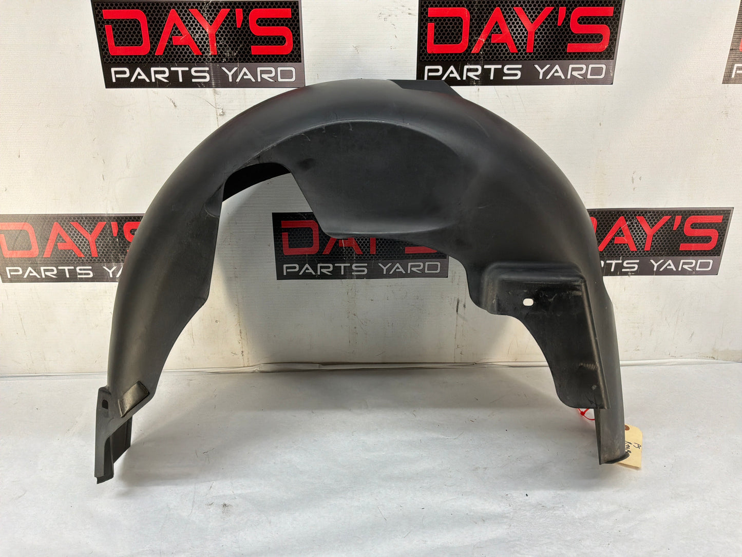 Rh wheel liner - Day's Parts Yard