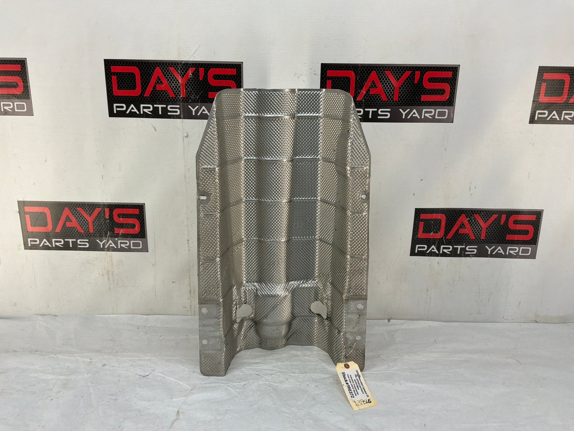 Het shield - Day's Parts Yard