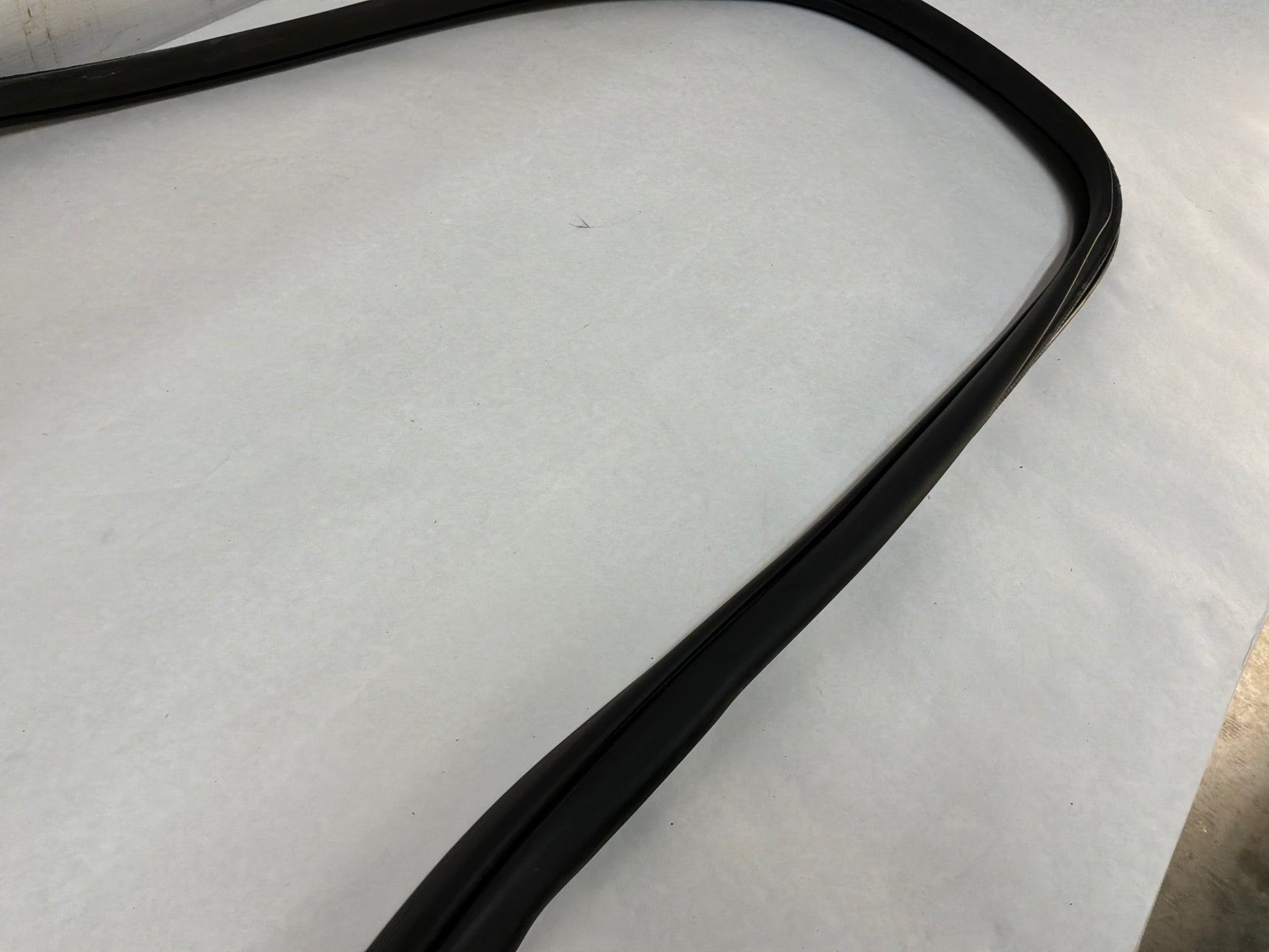 Rh rear door weather strip - Day's Parts Yard