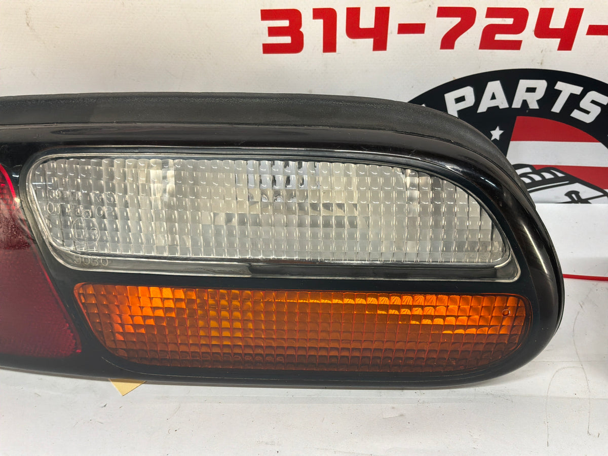 2002 Chevy Camaro Z28 RH & LH Taillight Tail Light Lamp OEM