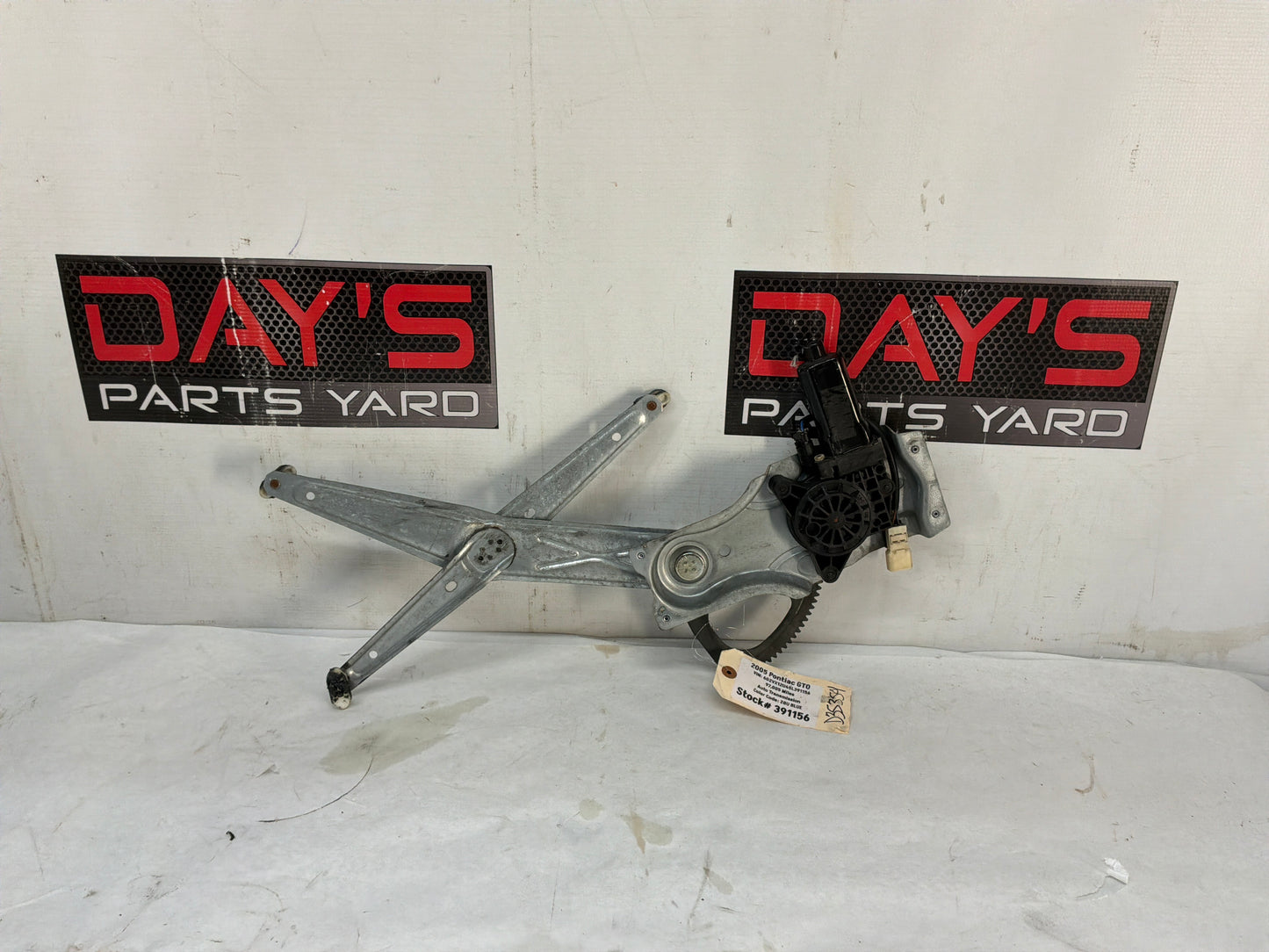 Lh front window regulator - Day's Parts Yard