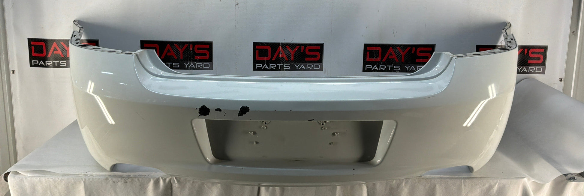 Rear bumper - Day's Parts Yard