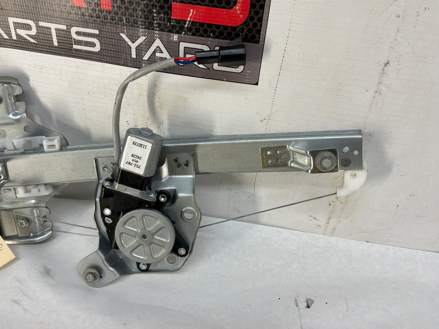 Rh rear window regulator - Day's Parts Yard