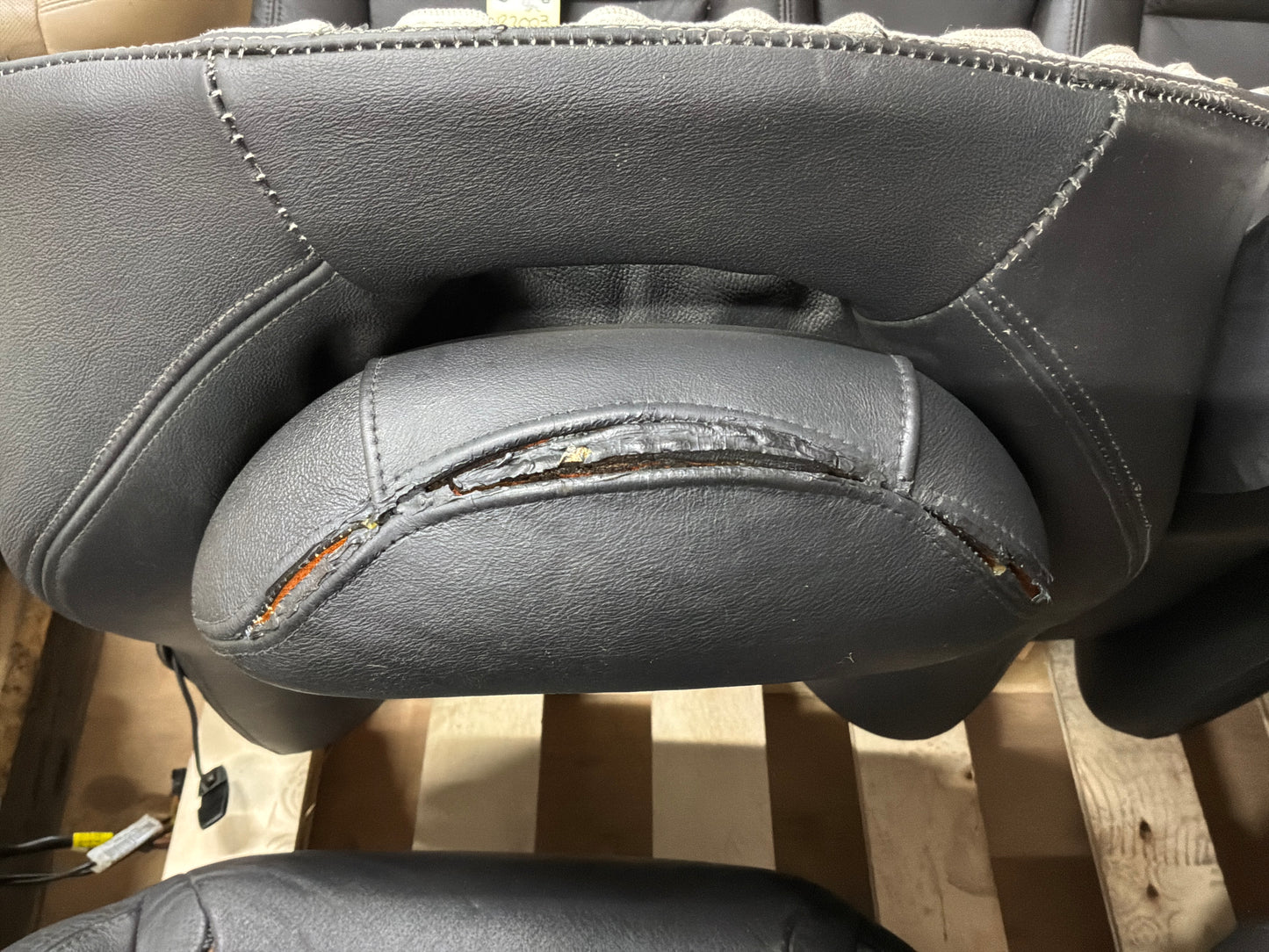 2006 Pontiac GTO Seats Fronts and Rears Black Leather OEM
