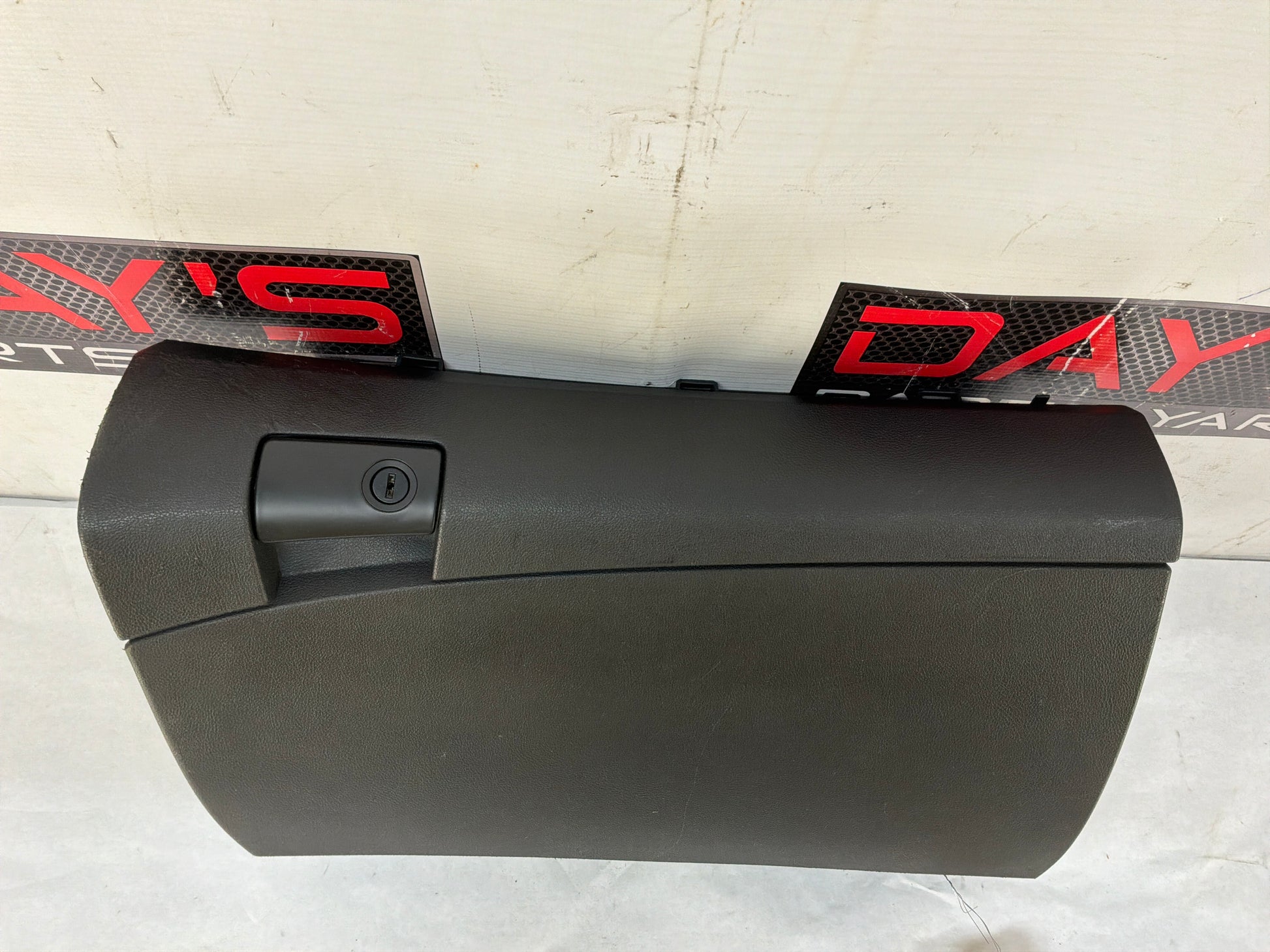 Glove box - Day's Parts Yard