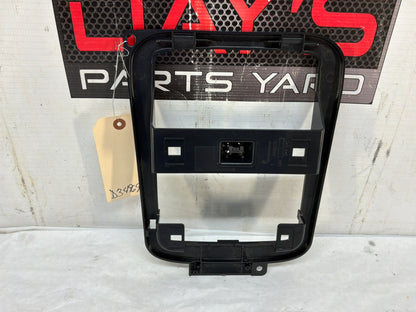 2009 Pontiac G8 GT Hardtop Over Head Console Dome Light Frame Bracket Bezel OEM - Day's Parts Yard