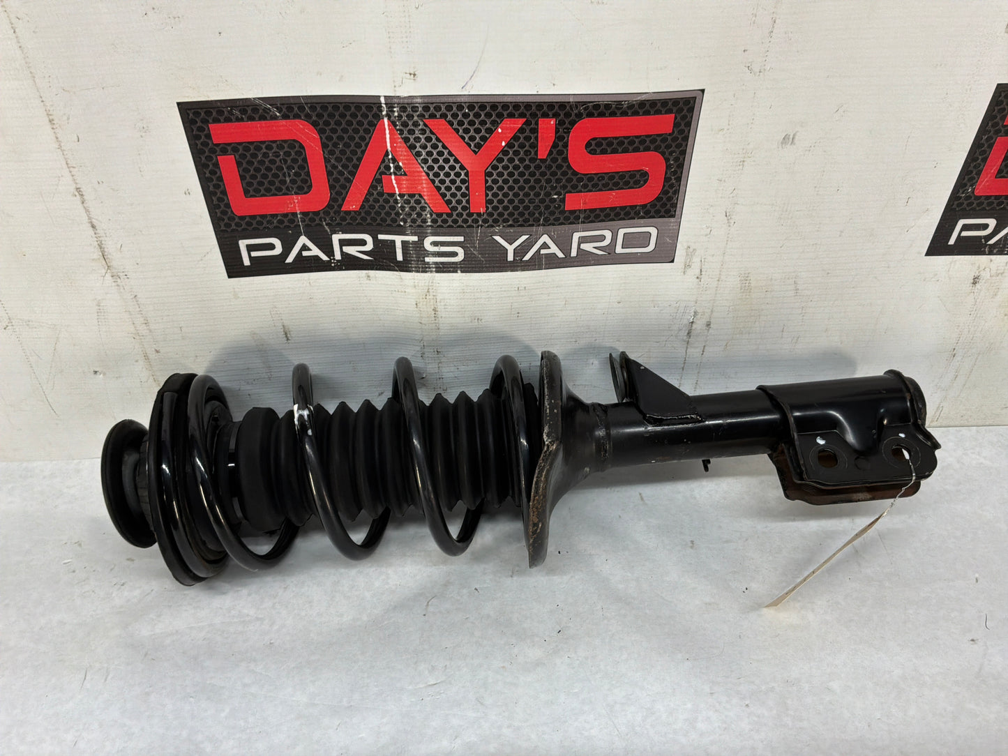 2006 Pontiac GTO LH Driver Front Suspension Strut Assembly OEM