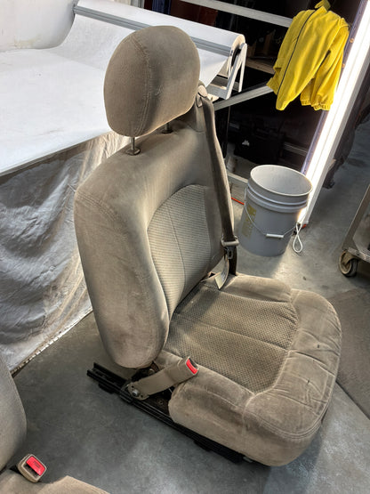 Front seats - Day's Parts Yard