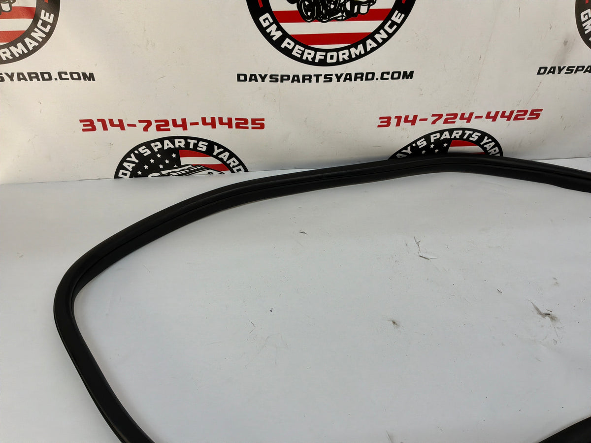 2015 Chevy SS Sedan RH Passenger Front Door Weather Strip Rubber Seal OEM