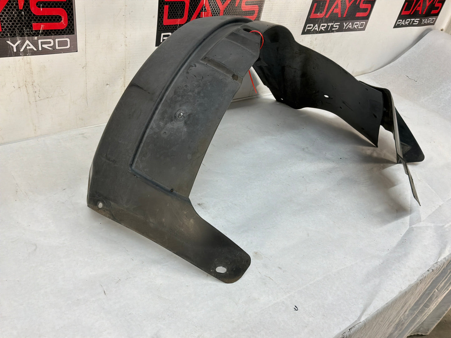 Rh wheel liner - Day's Parts Yard