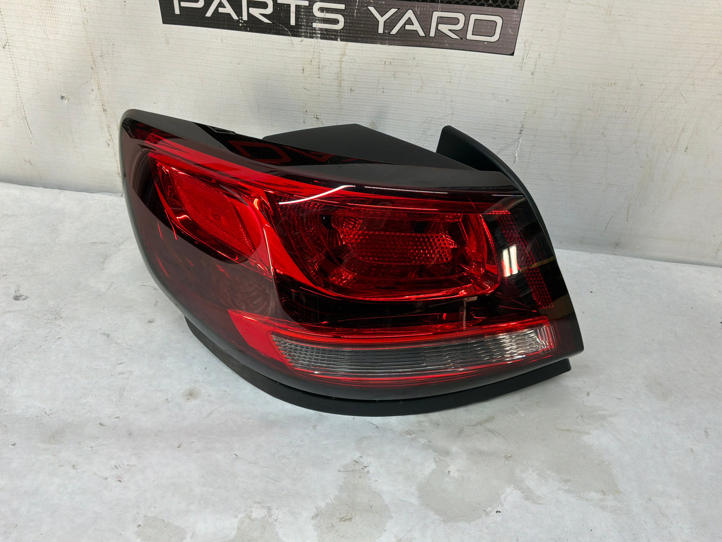 Head light - Day's Parts Yard
