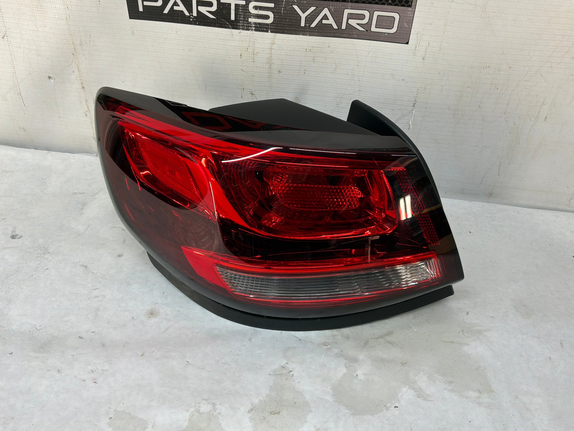Head light - Day's Parts Yard