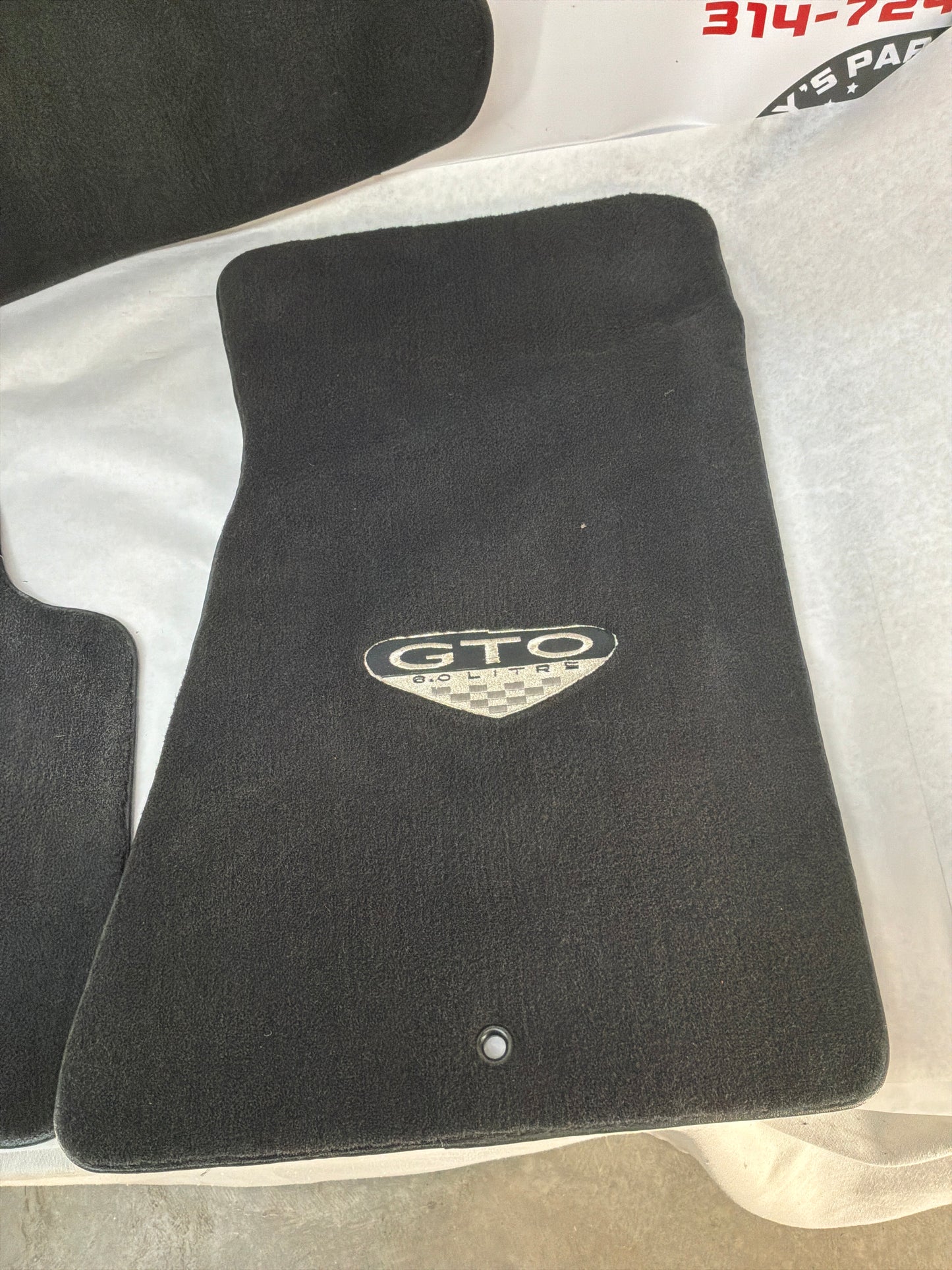 2005 Pontiac GTO Embroidered Front & Rear Floor Mats w/ Spare Tire Cover