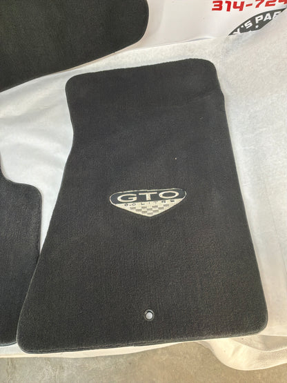 2005 Pontiac GTO Embroidered Front & Rear Floor Mats w/ Spare Tire Cover
