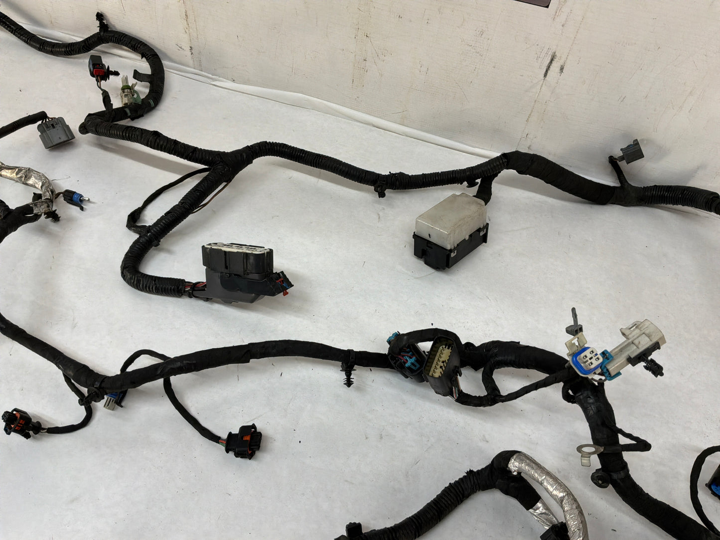 Engine transmission harness - Day's Parts Yard