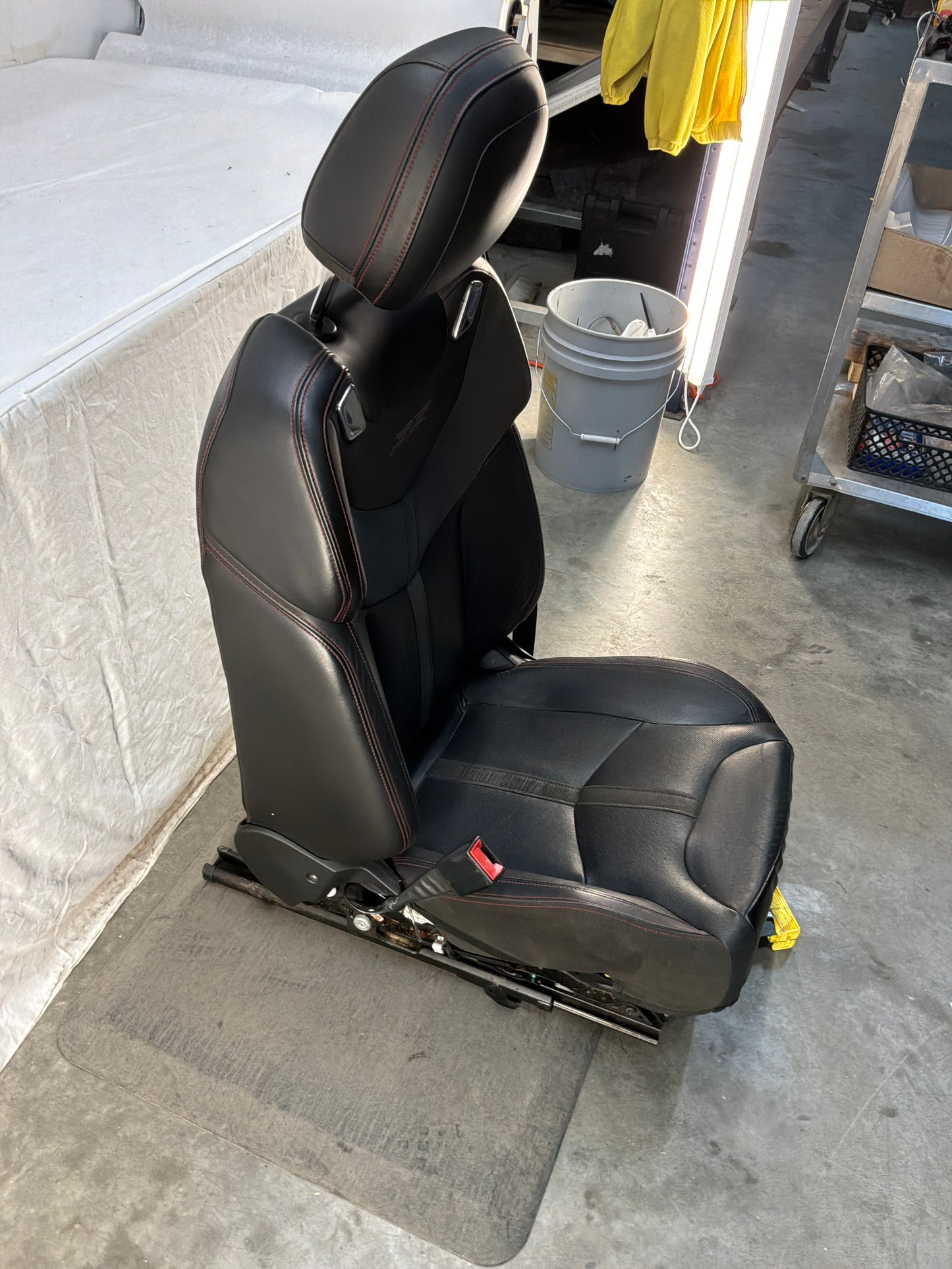 Lh front seat - Day's Parts Yard