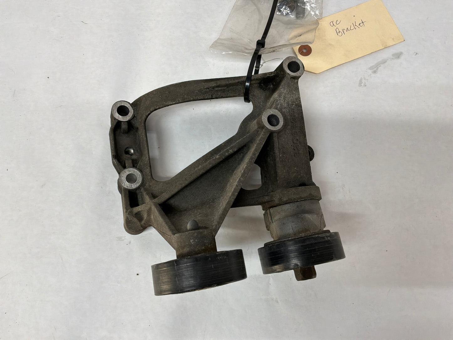 2004 Pontiac GTO AC A/C Air Conditioner Compressor Bracket Mount OEM