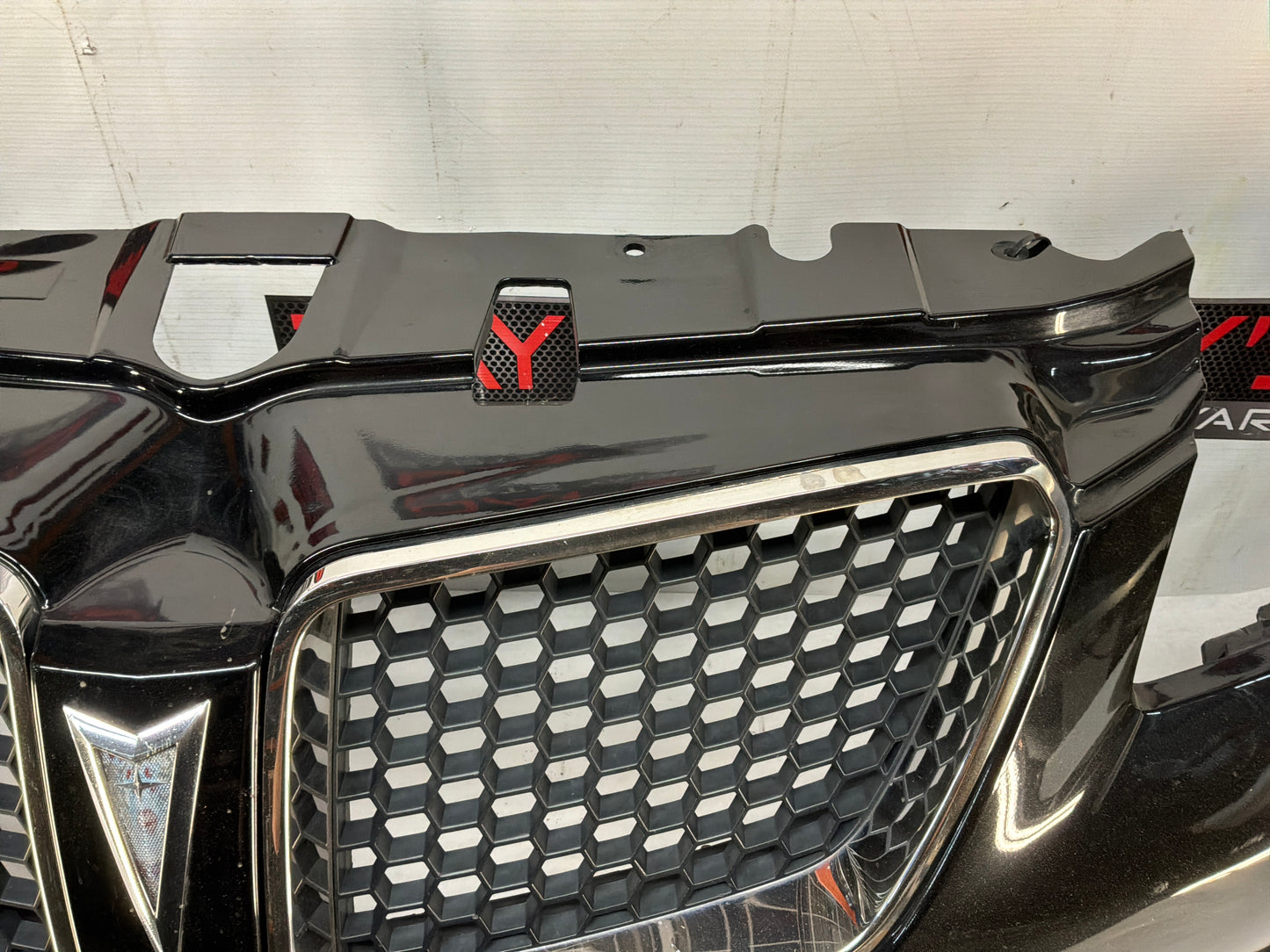 2008 Pontiac G8 GT Front Bumper Cover Fascia Assembly Grilles OEM