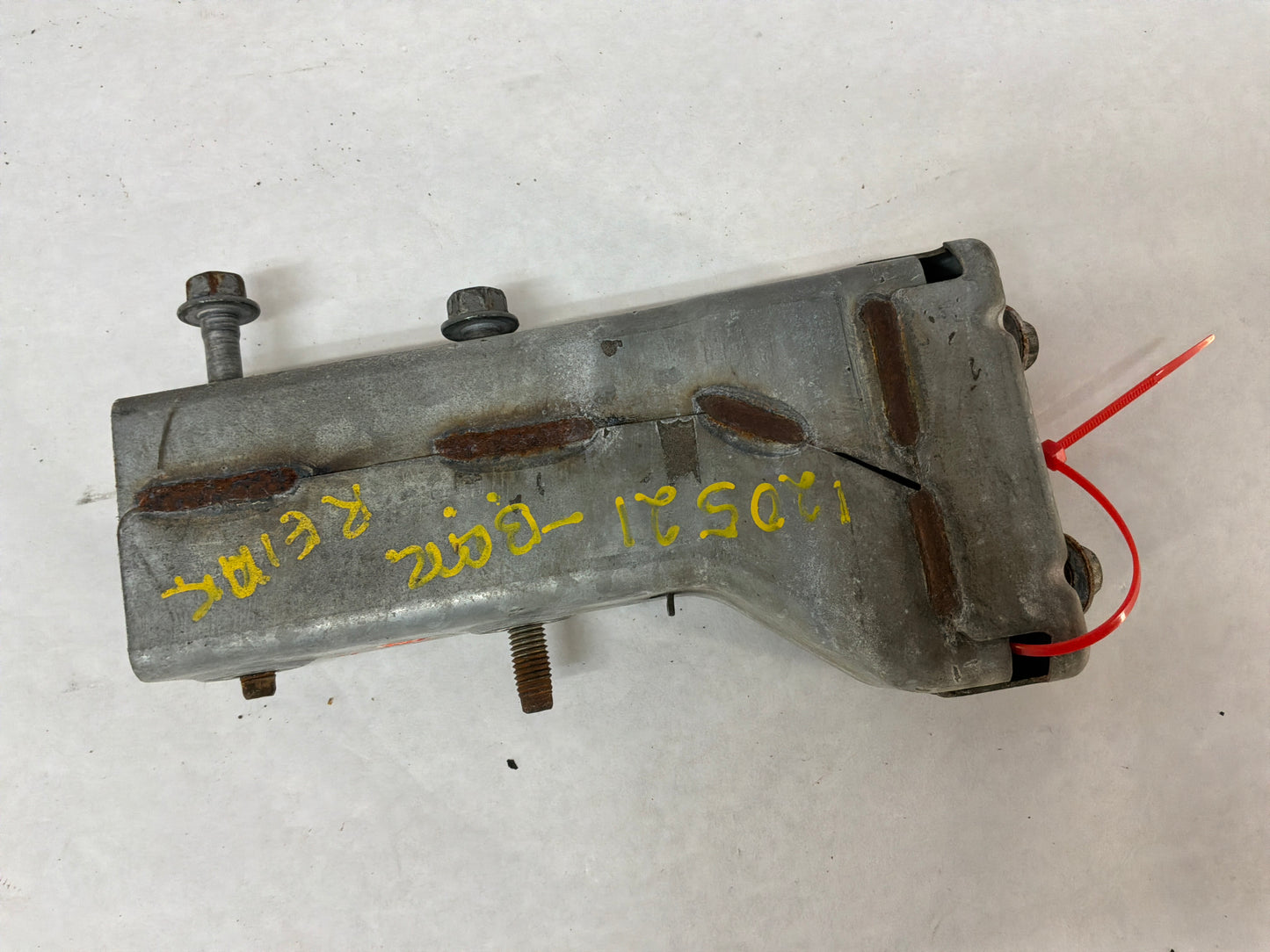 2008 Pontiac G8 GT Rear Impact Bar Mounting Brackets Sleeves OEM