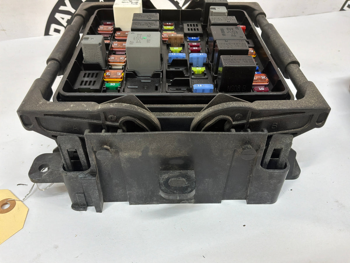 2014 Chevy SS Sedan Engine Bay Fuse Relay Wiring Wire Harness Junction Box Block OEM