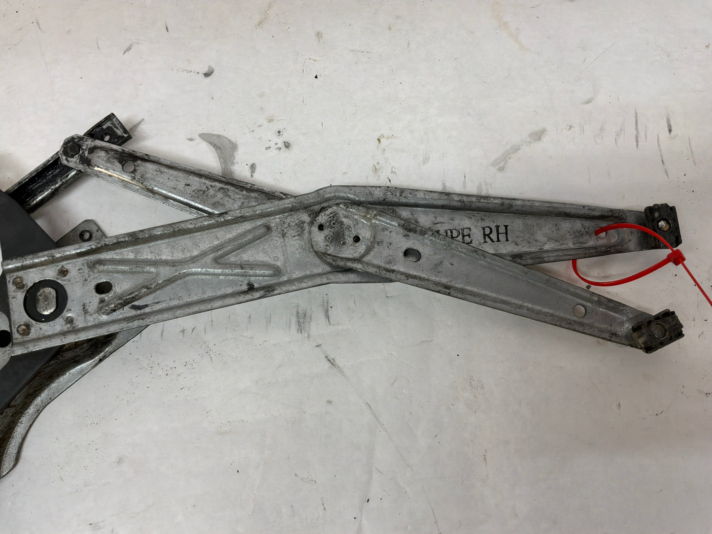 2004 Pontiac GTO RH Passenger Window Regulator w/ Motor OEM