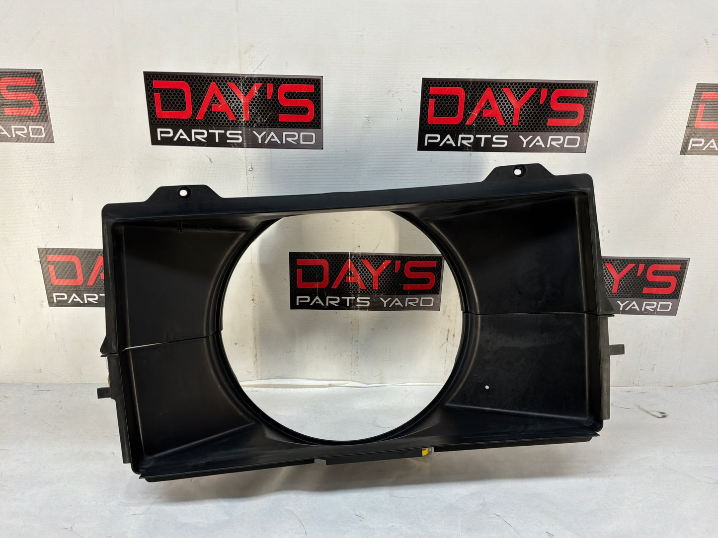 2002 Cadillac Escalade EXT 2-Piece Fan Shroud OEM
