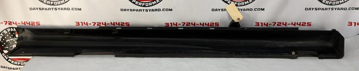2004 Pontiac GTO LH Driver Rocker Molding Side Skirt Trim Panel Black OEM