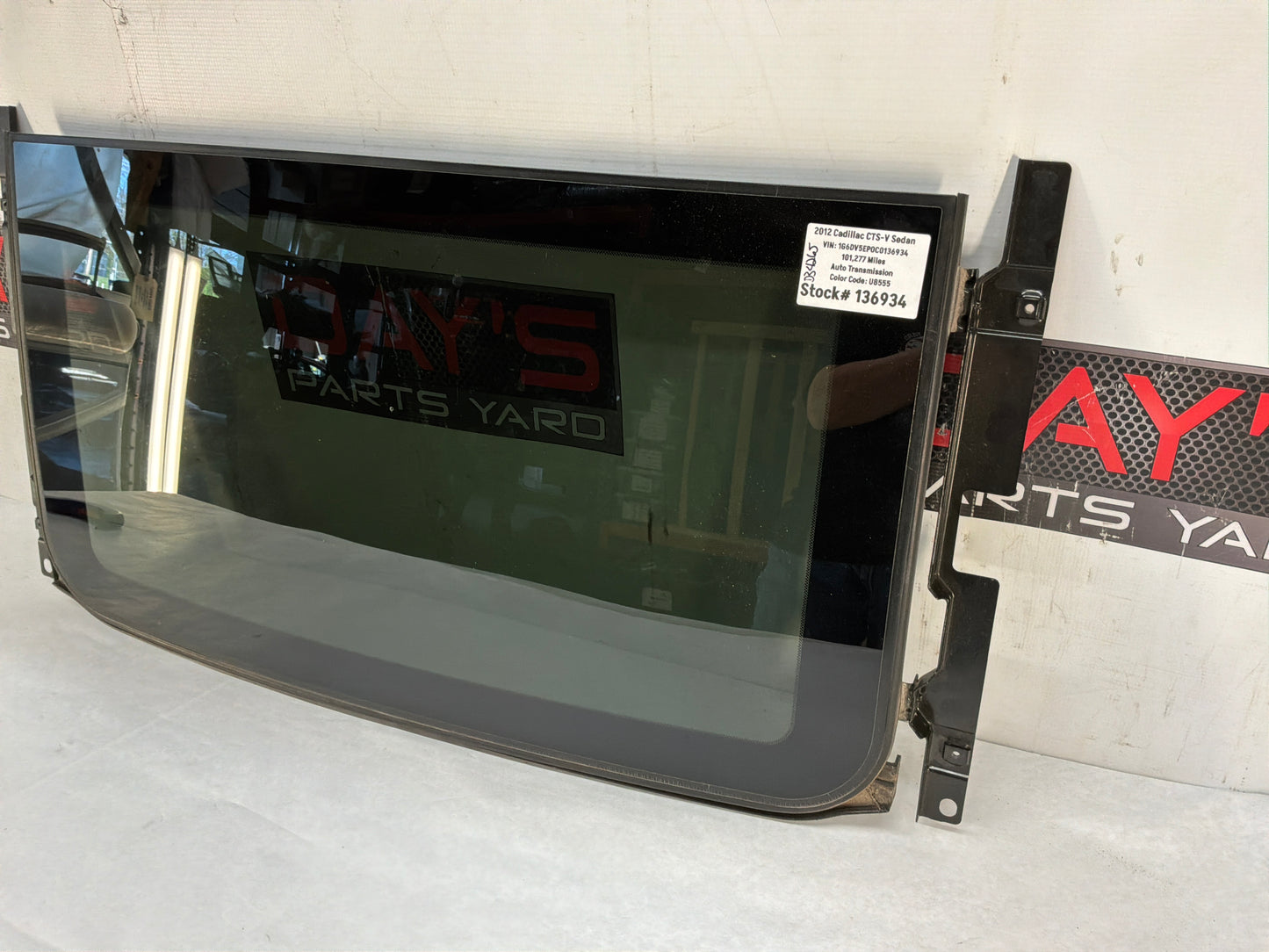 Front sunroof glass - Day's Parts Yard