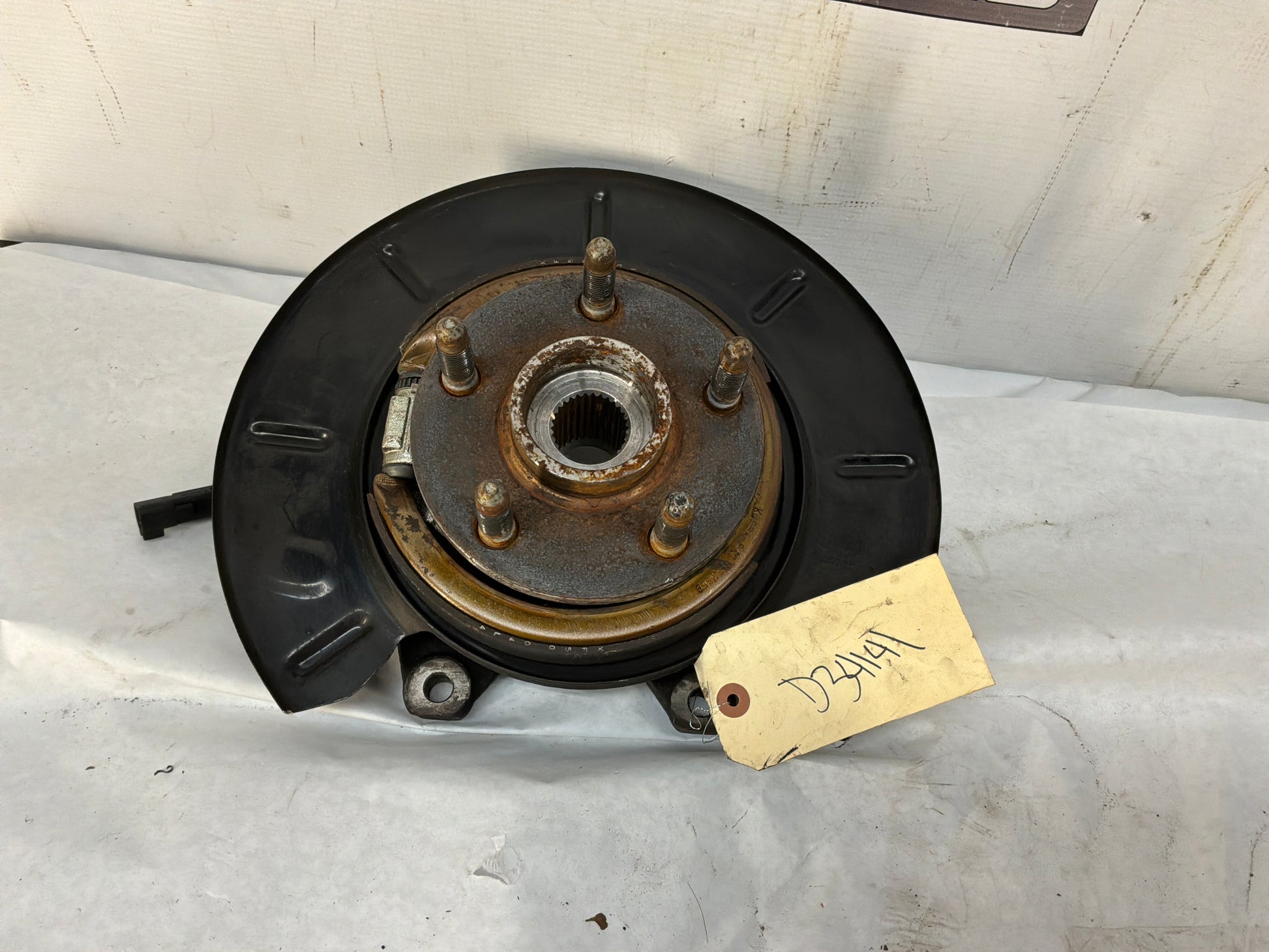 2015 Chevy SS Sedan LH Driver Rear Suspension Spindle Knuckle Hub Assembly OEM - Day's Parts Yard