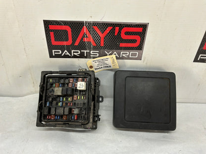 2016 Chevy Caprice PPV Engine Relay Fuse Box Junction Module w/ Lid OEM