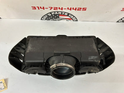 2002 Chevy Corvette Convertible Air Intake Filter Housing Cleaner Assembly OEM