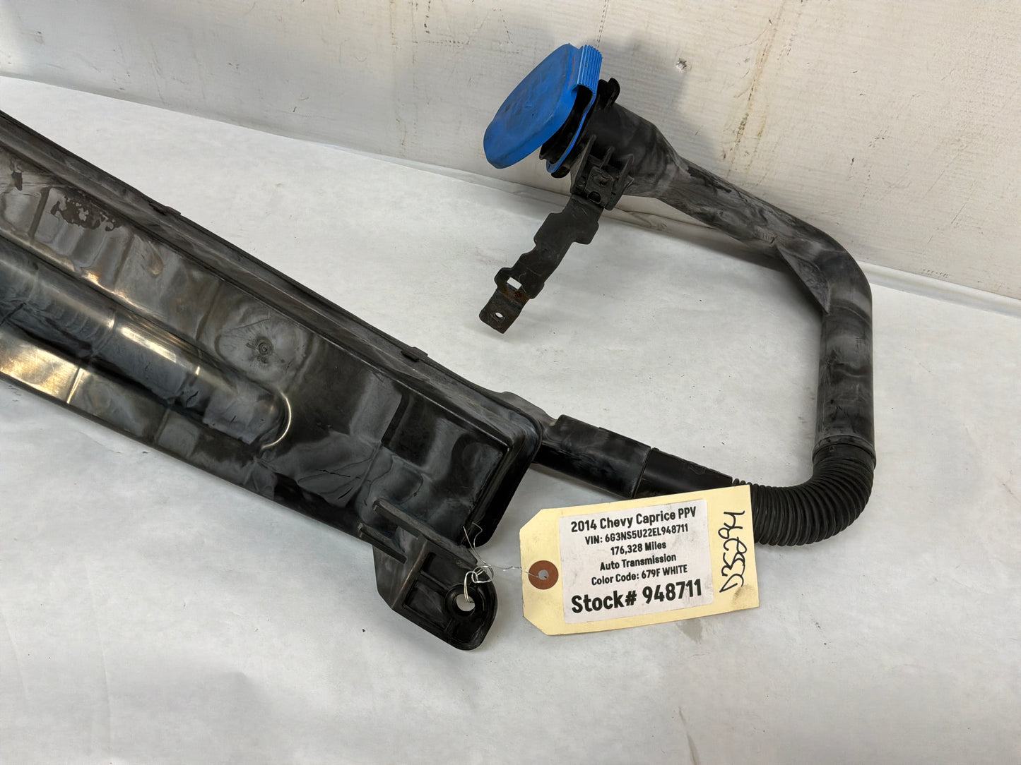 Windshield wiper reservoir - Day's Parts Yard