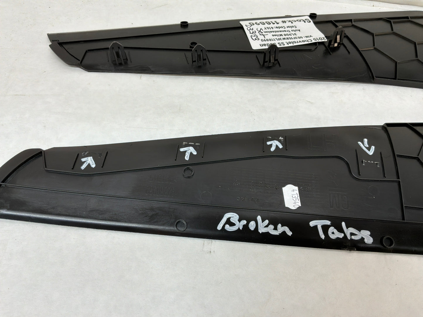 Center console trim - Day's Parts Yard