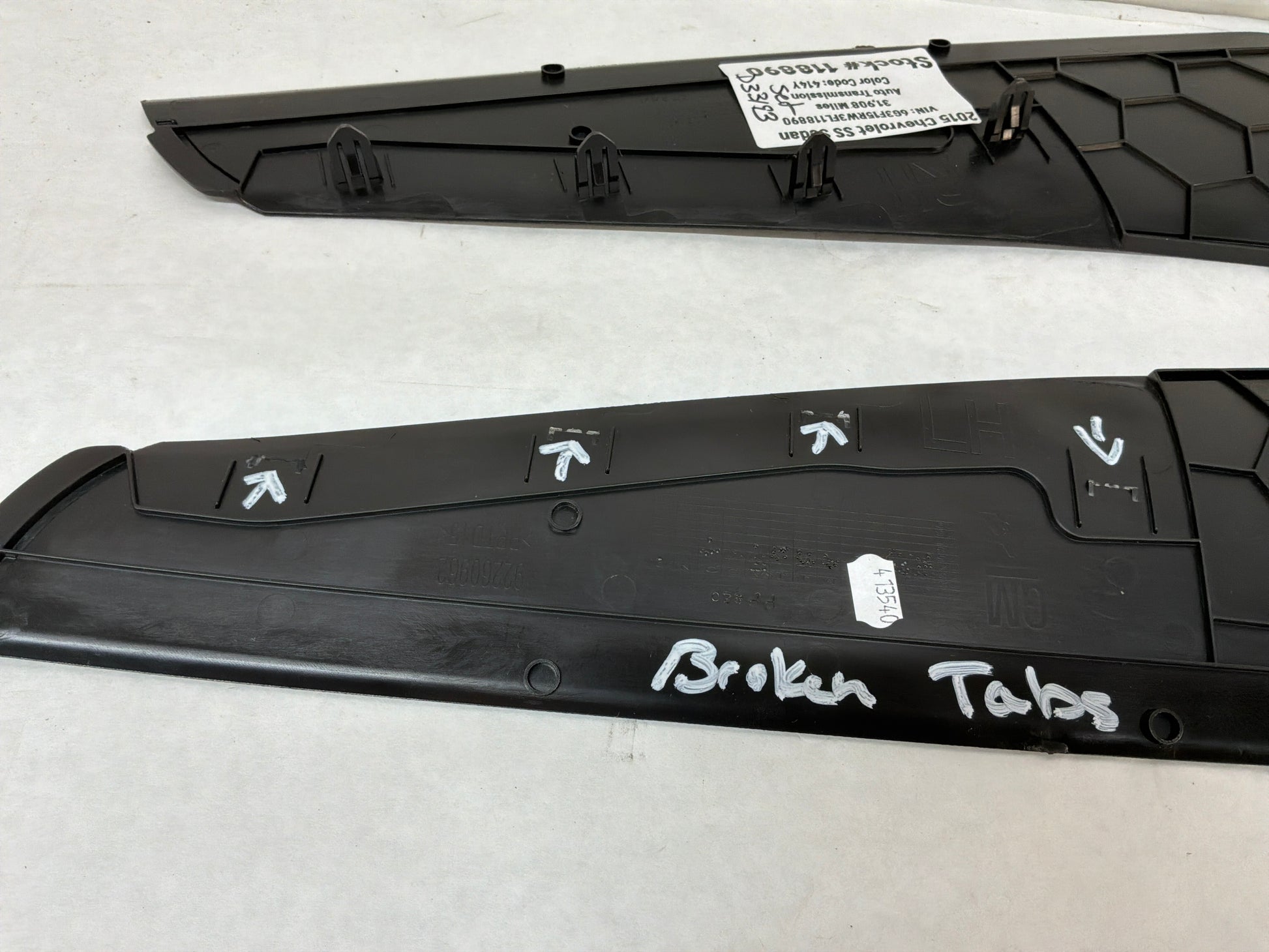 Center console trim - Day's Parts Yard