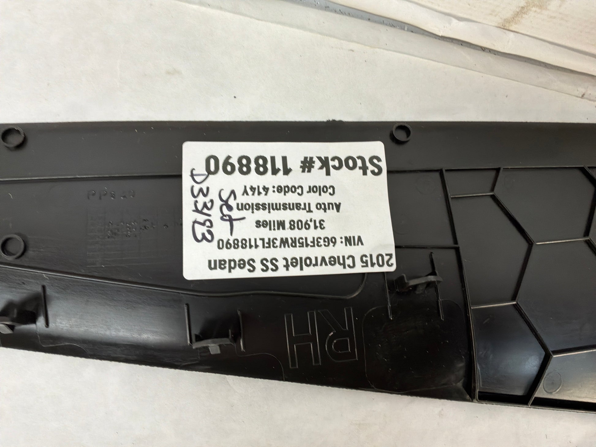 Center console trim - Day's Parts Yard