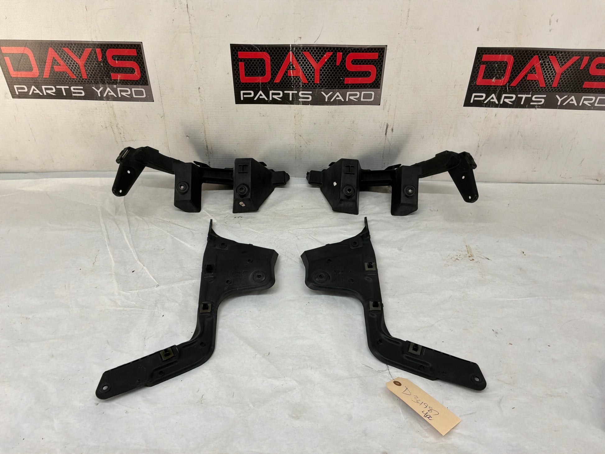Rear bumper brackets - Day's Parts Yard