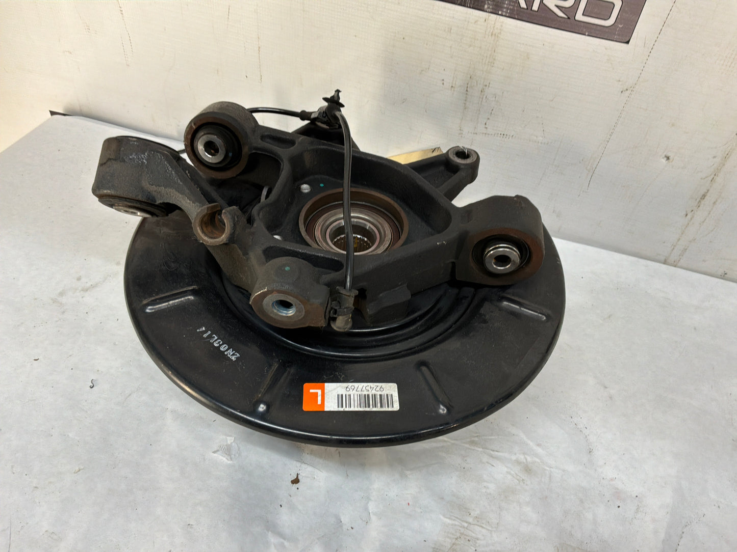 2015 Chevy SS Sedan LH Driver Rear Suspension Spindle Knuckle Hub Assembly OEM - Day's Parts Yard