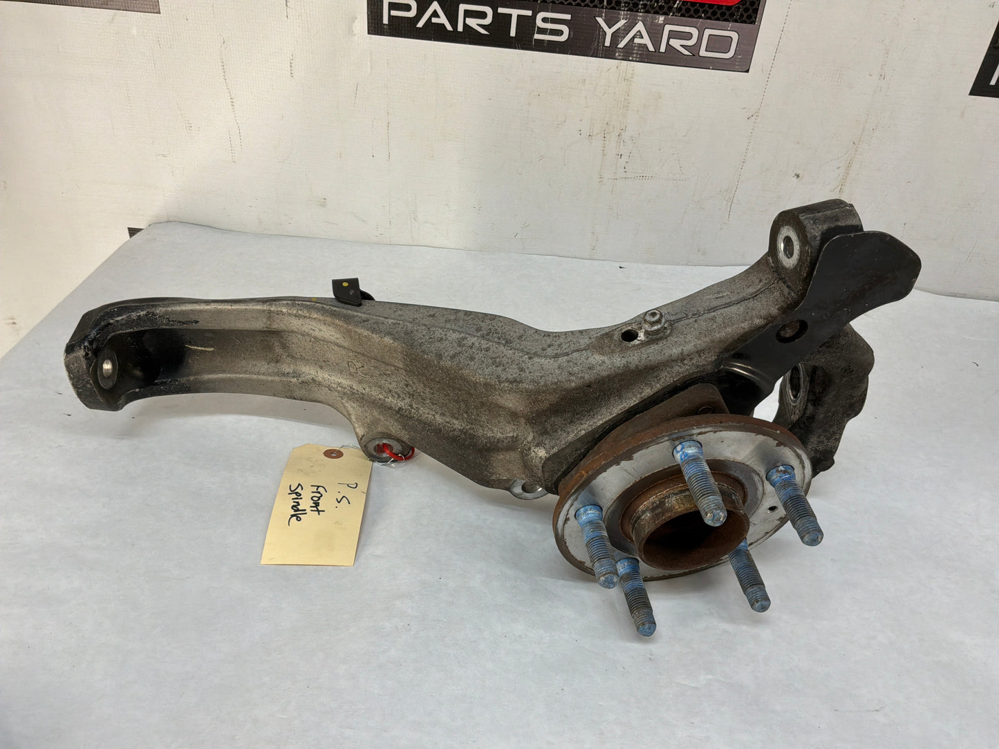 2012 Cadillac CTS-V Sedan RH Passenger Front Spindle Knuckle Hub Assembly OEM - Day's Parts Yard