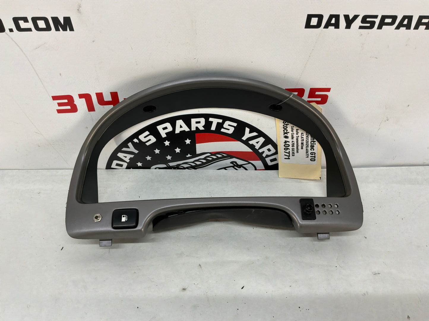 2005 Pontiac GTO Instrument Speedometer Gauge Cluster Bezel Trim Panel OEM