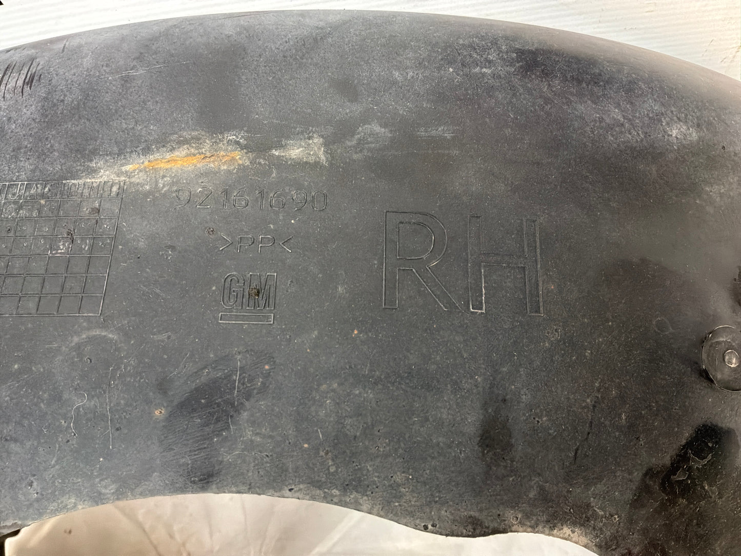 2008 Pontiac G8 GT RH Passenger Front Fender Wheel Well Liner House OEM