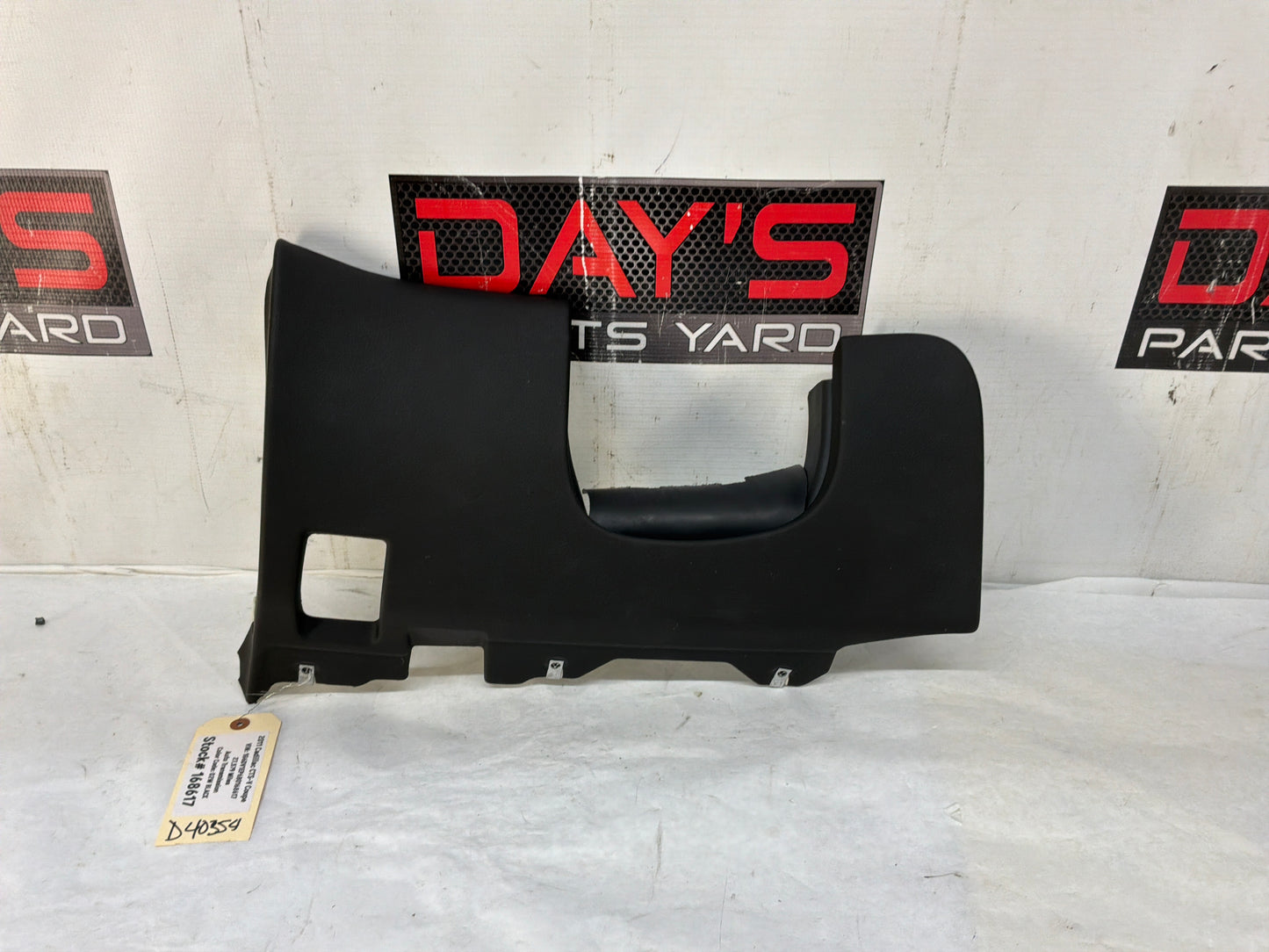 2011 Cadillac CTS-V Coupe Knee bolster