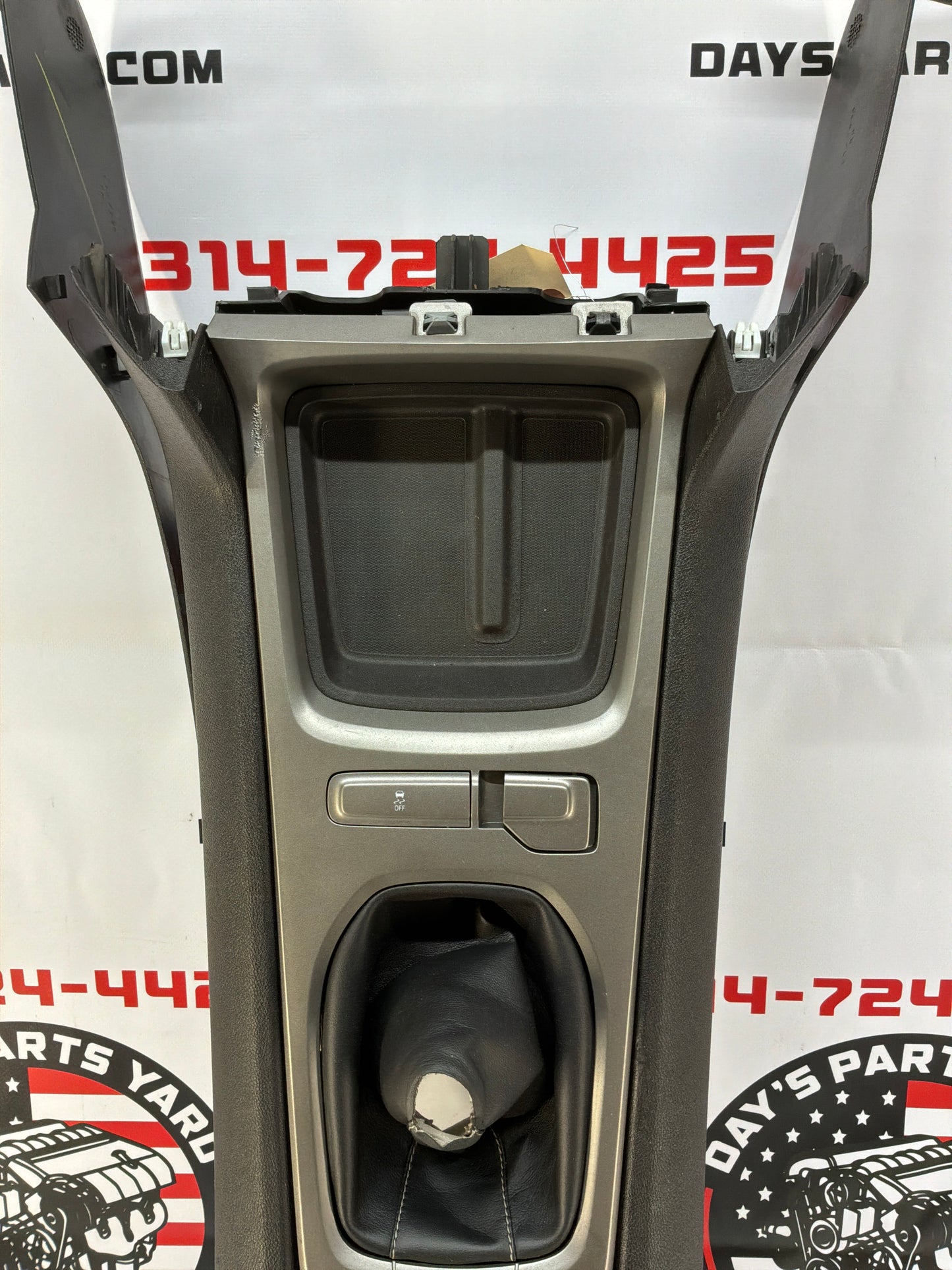 2014 Chevy Camaro SS Manual Transmission Center Console Armrest w/ Boot & Shifter Knob  OEM
