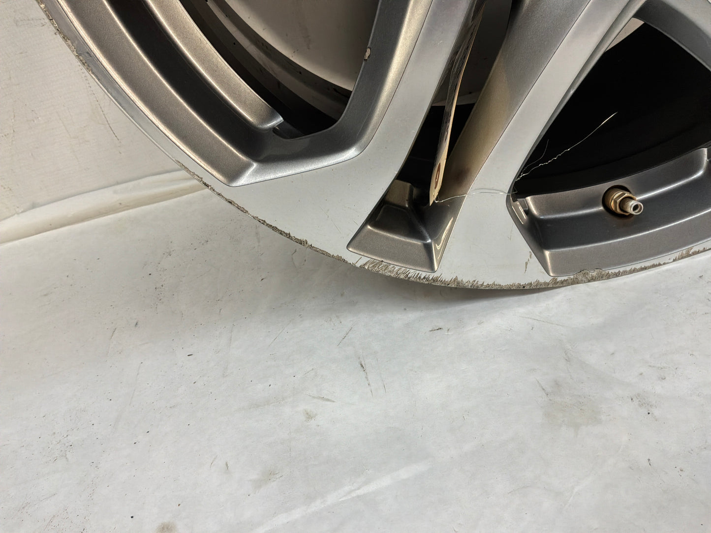 2017 Chevy SS Sedan Factory OEM Front Wheel 19x8.5 OEM