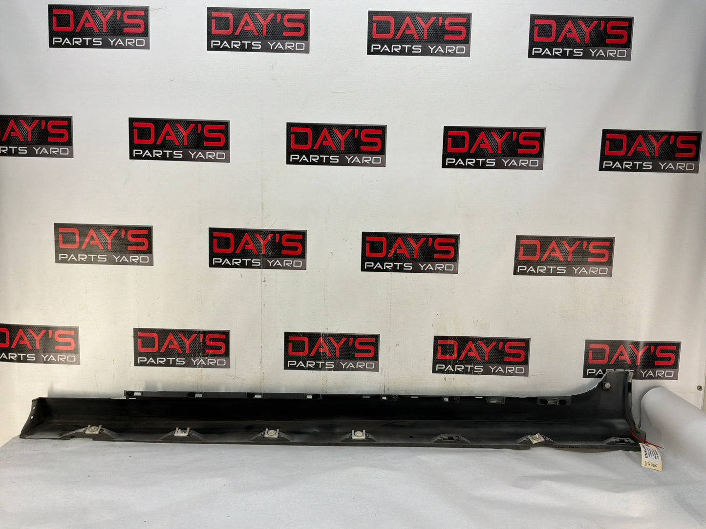 2008 Pontiac G8 GT RH Passenger Rocker Molding Side Skirt Panel Trim White OEM