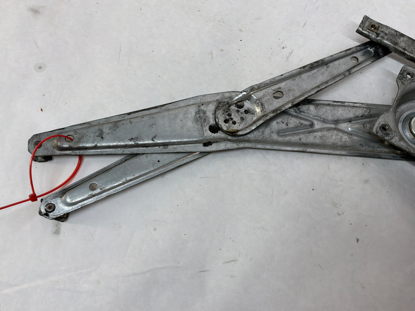 2004 Pontiac GTO RH Passenger Window Regulator w/ Motor OEM
