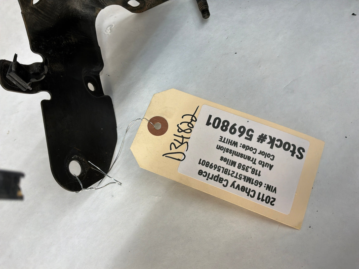 Front fuse box bracket - Day's Parts Yard