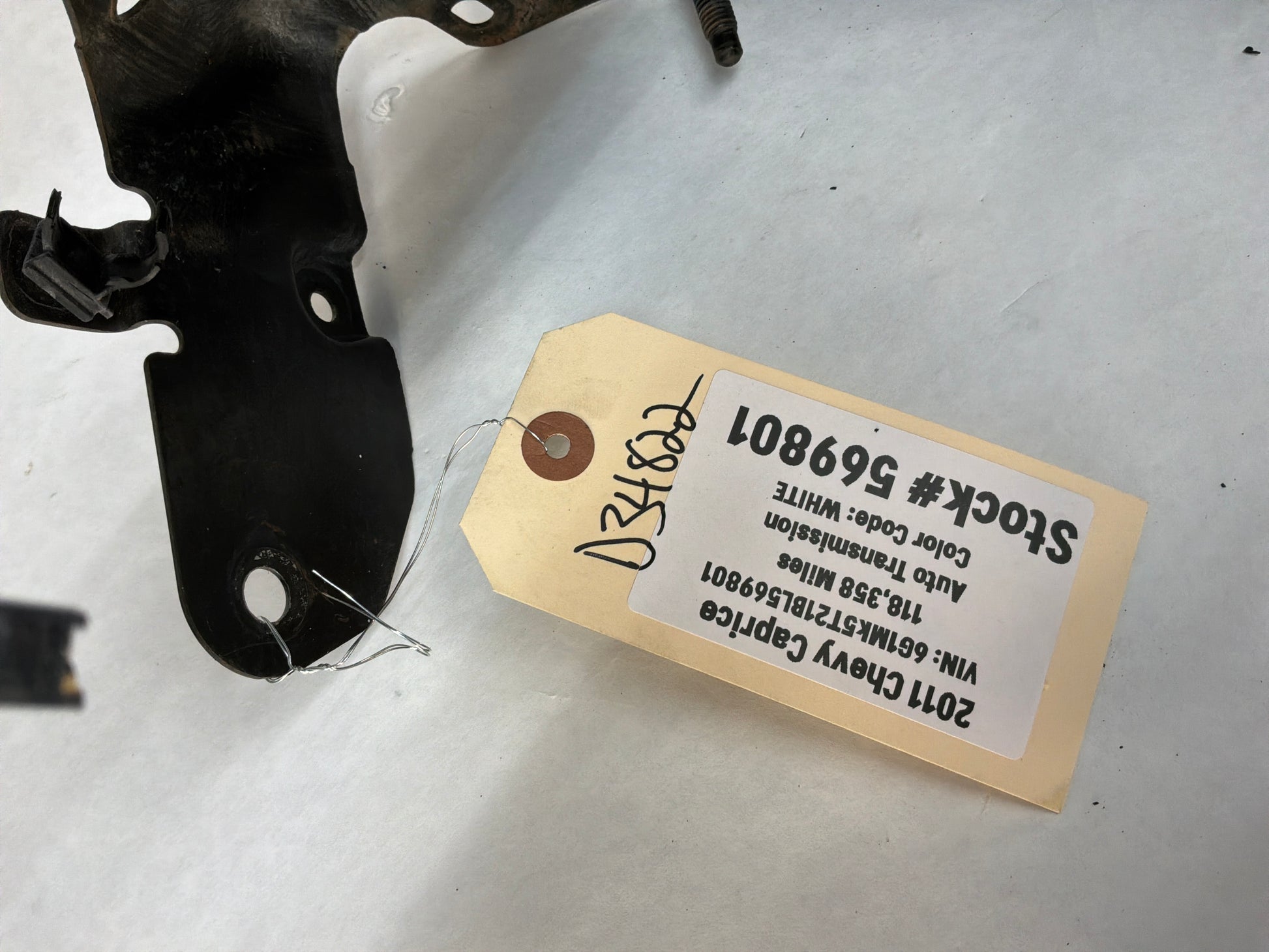 Front fuse box bracket - Day's Parts Yard