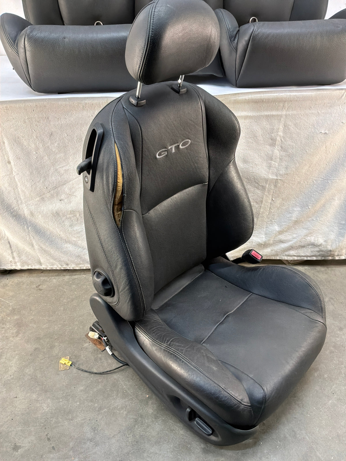 2006 Pontiac GTO Seats Front and Rears Black Leather OEM