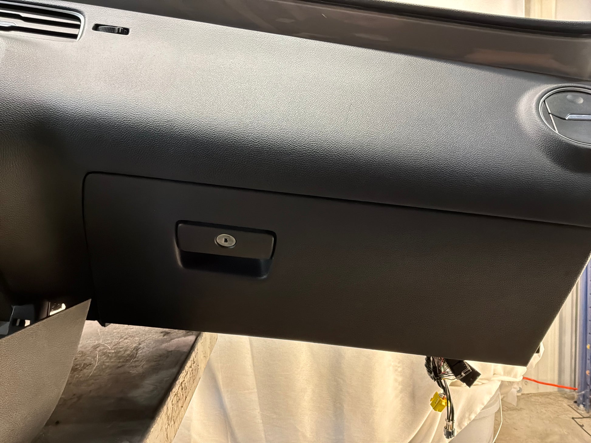 Dash w  enter console and Shifter - Day's Parts Yard